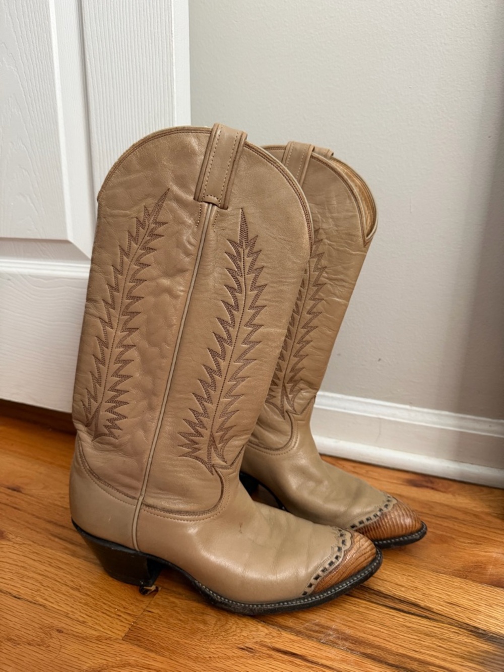 Vintage Women’s Tony Lama Beige Cowboy Boots | $200 originally - Picture 2 of 9